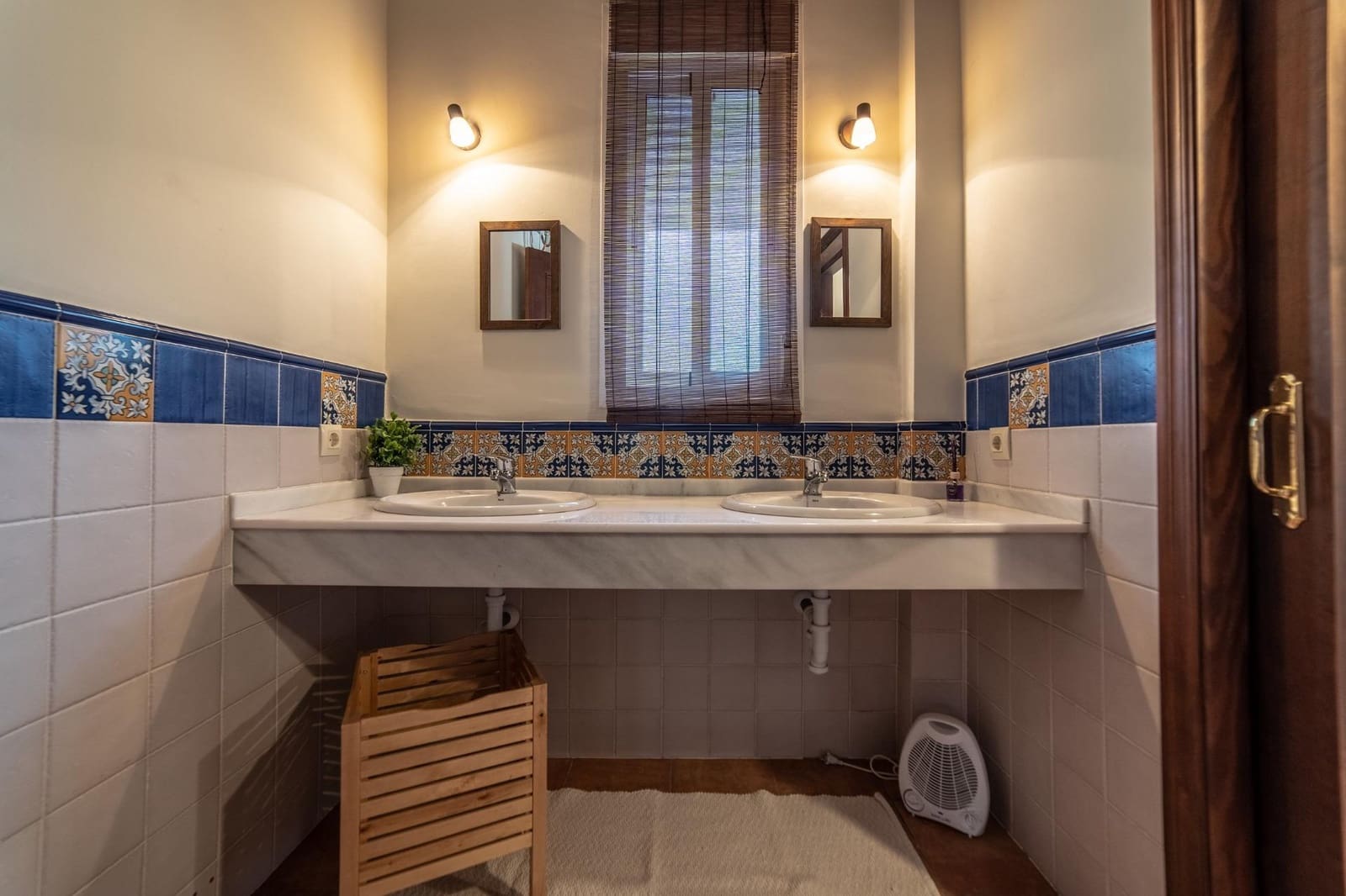 3 bedroom Villa for sale in Cordoba city with pool - € 239,000 (Ref: 9596250)