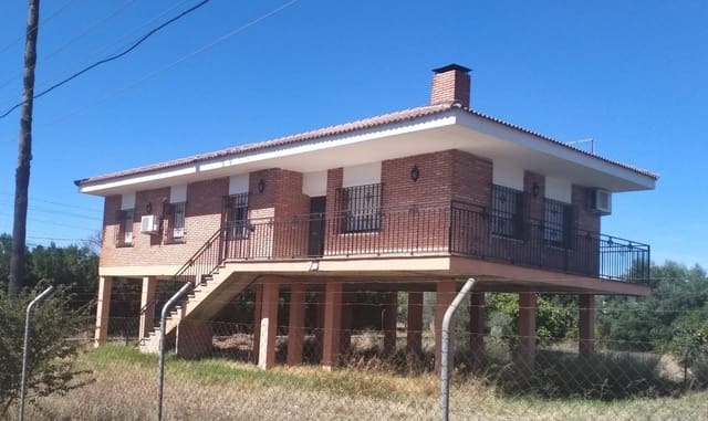 4 bedroom Villa for sale in Alcolea, Córdoba city with pool garage - € 164,500 (Ref: 9596254)