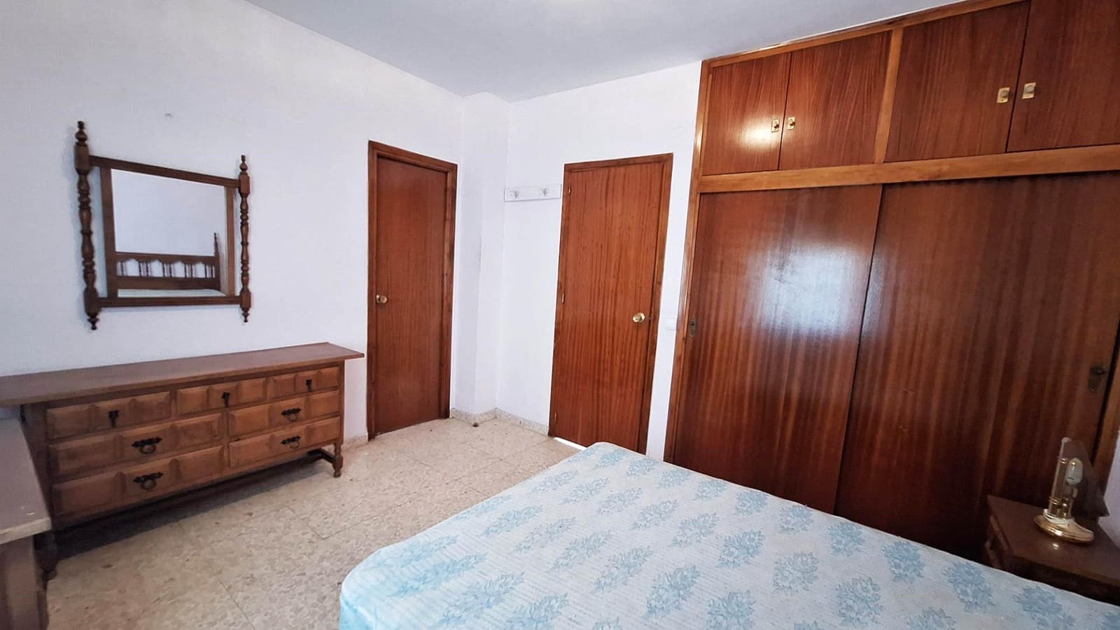 4 bedroom Villa for sale in Cordoba city with pool garage - € 164,500 (Ref: 9596254)