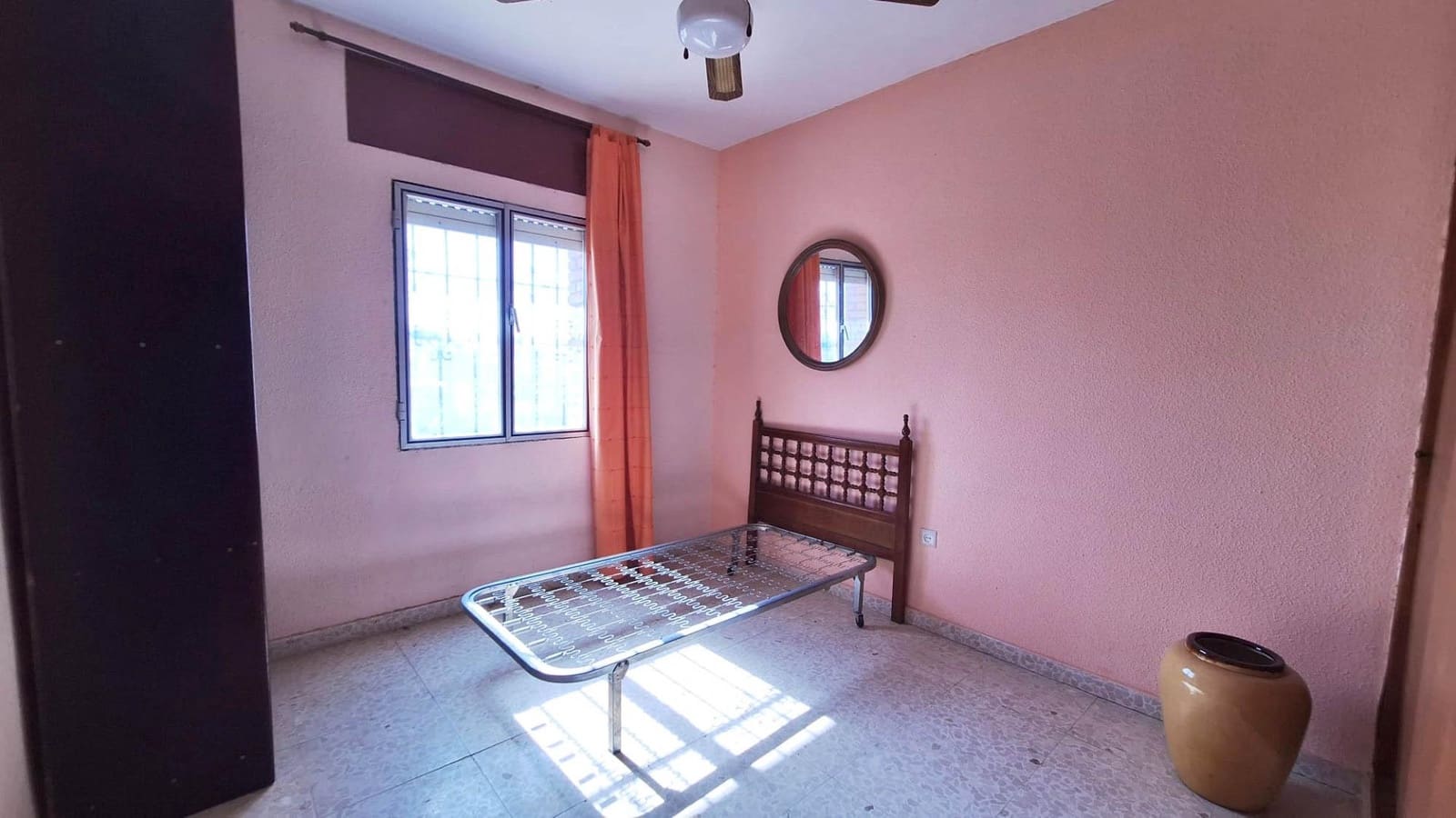 4 bedroom Villa for sale in Cordoba city with pool garage - € 164,500 (Ref: 9596254)