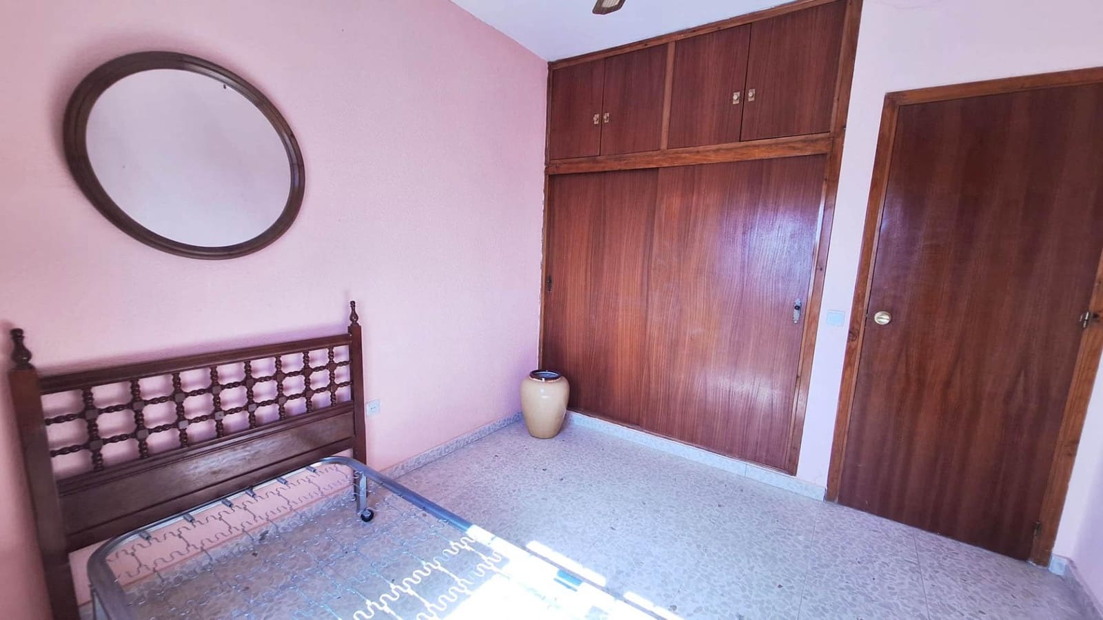 4 bedroom Villa for sale in Cordoba city with pool garage - € 164,500 (Ref: 9596254)