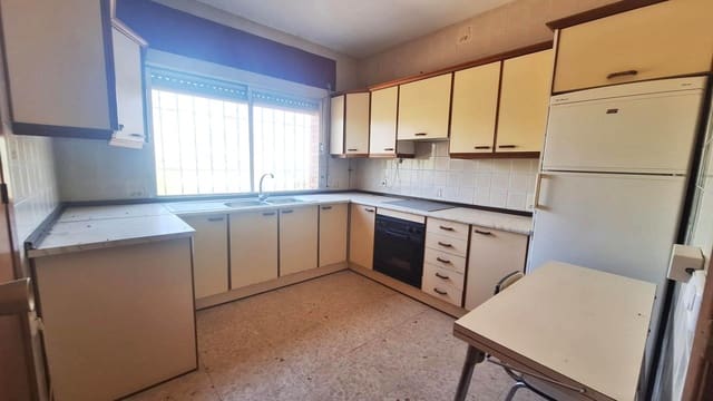 4 bedroom Villa for sale in Alcolea, Córdoba city with pool garage - € 164,500 (Ref: 9596254)