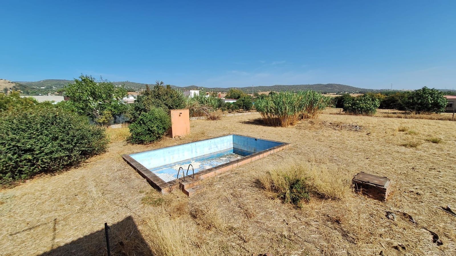 4 bedroom Villa for sale in Cordoba city with pool garage - € 164,500 (Ref: 9596254)