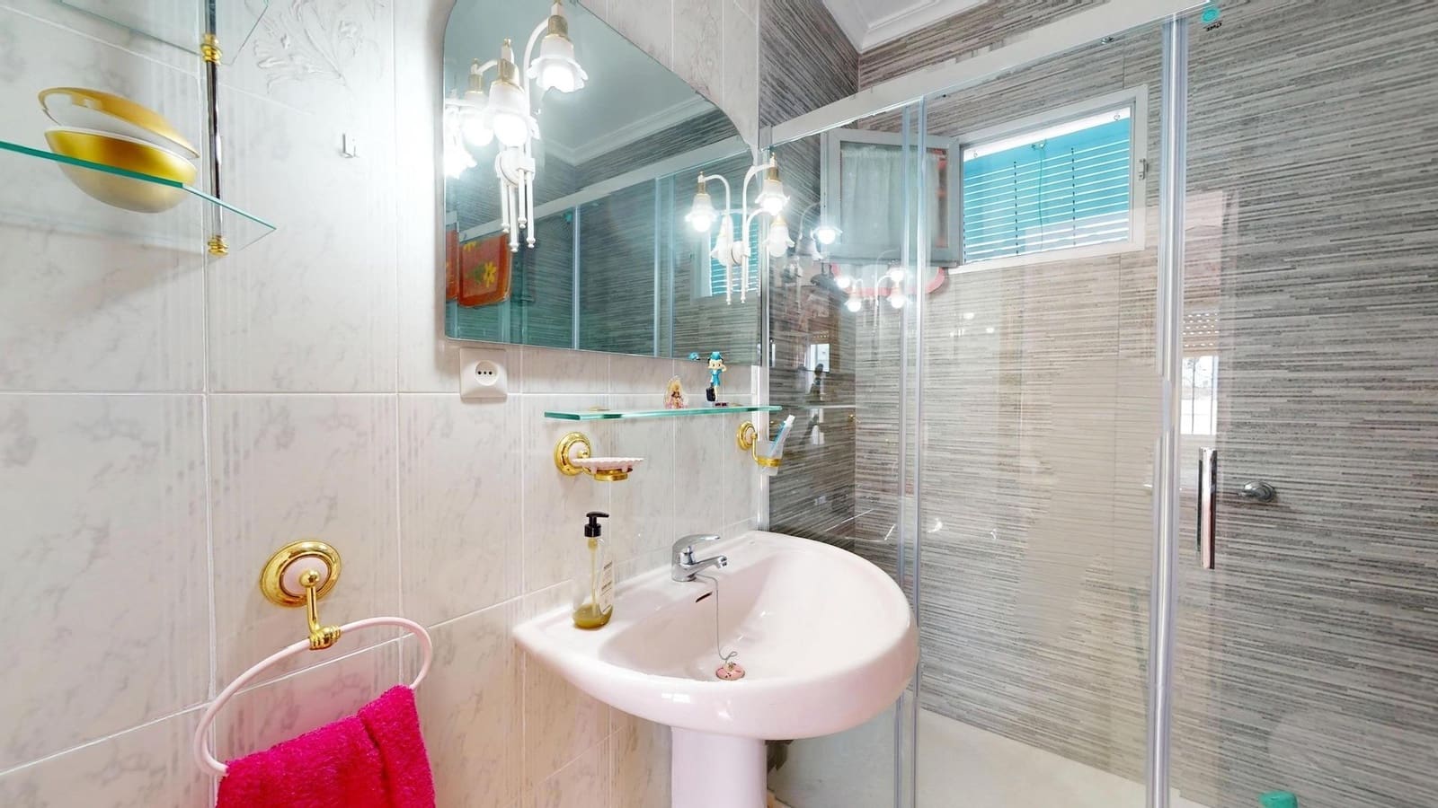 8 slaapkamer Rijtjeshuis te koop in Cordoba stad met garage - € 485.000 (Ref: 9599624)