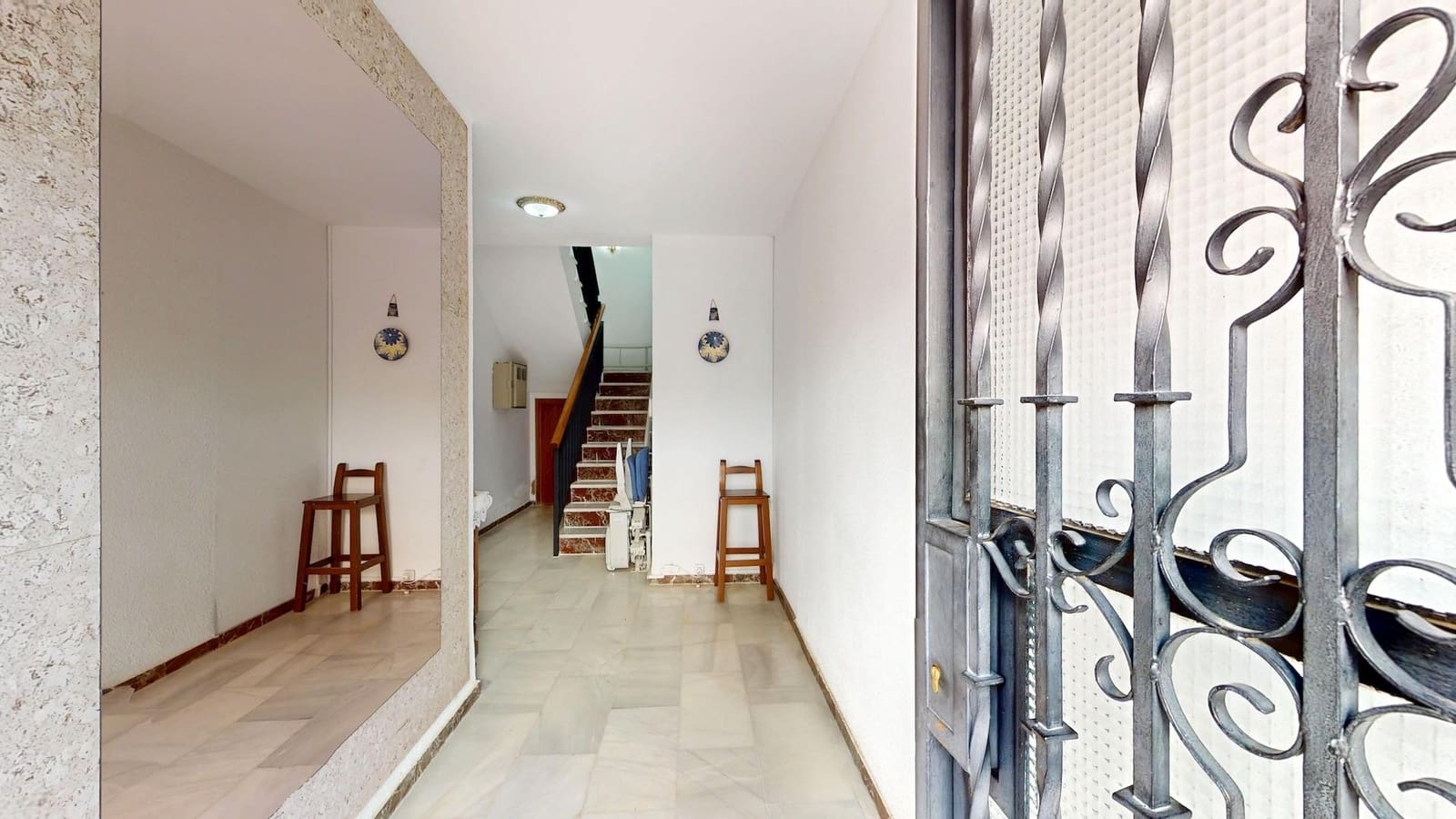 8 slaapkamer Rijtjeshuis te koop in Cordoba stad met garage - € 485.000 (Ref: 9599624)