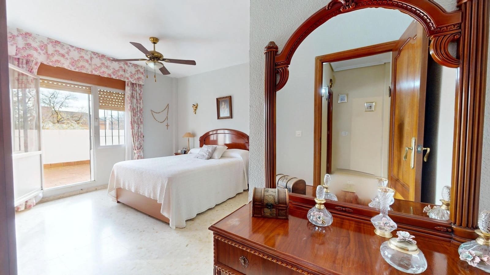 8 slaapkamer Rijtjeshuis te koop in Cordoba stad met garage - € 485.000 (Ref: 9599624)