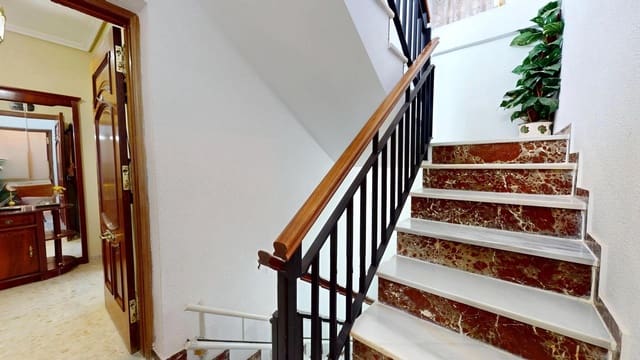 8 slaapkamer Rijtjeshuis te koop in Córdoba stad met garage - € 485.000 (Ref: 9599624)