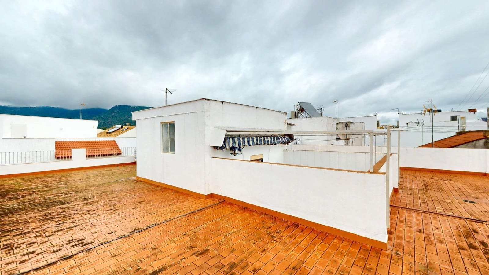 8 slaapkamer Rijtjeshuis te koop in Cordoba stad met garage - € 485.000 (Ref: 9599624)