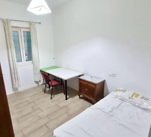 3 bedroom Flat for sale in Ciudad Jardín, Córdoba city - € 172,000 (Ref: 9605065)