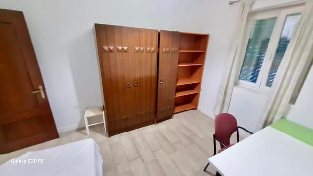 3 bedroom Flat for sale in Ciudad Jardín, Córdoba city - € 172,000 (Ref: 9605065)