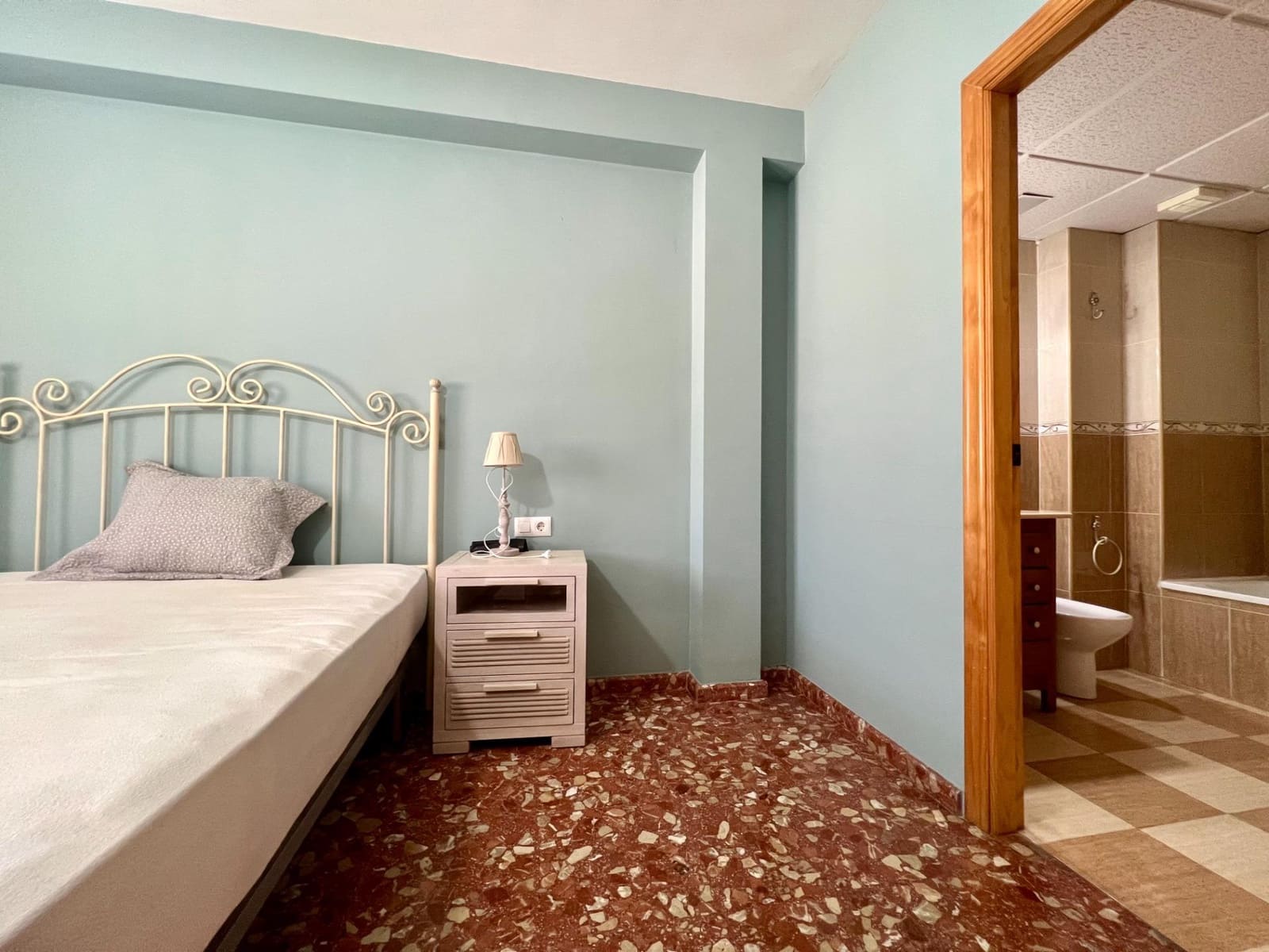 3 bedroom Apartment for sale in Villafranca de Cordoba with pool - € 140,000 (Ref: 9605066)