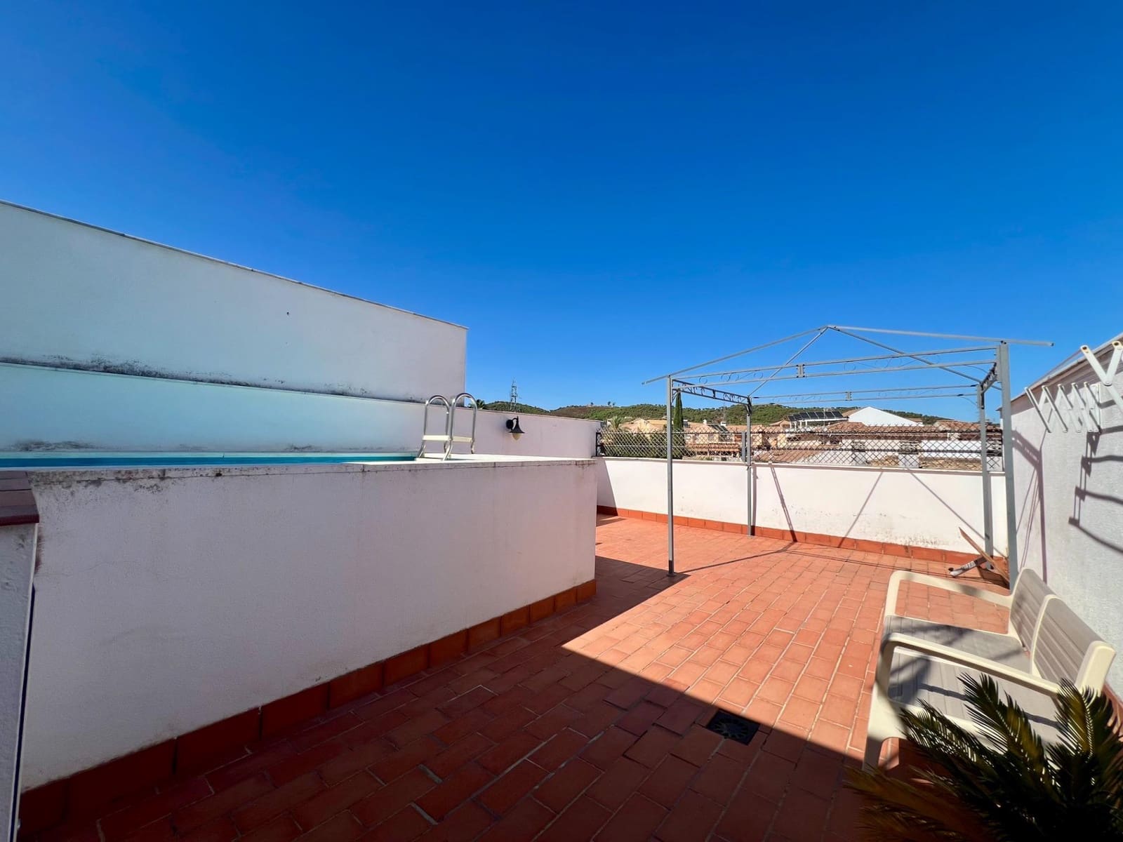 3 bedroom Apartment for sale in Villafranca de Cordoba with pool - € 140,000 (Ref: 9605066)