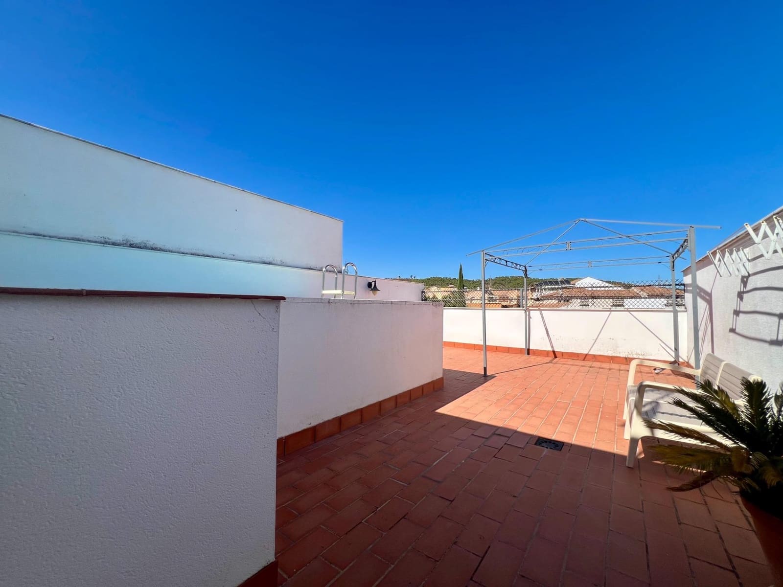 3 bedroom Apartment for sale in Villafranca de Cordoba with pool - € 140,000 (Ref: 9605066)