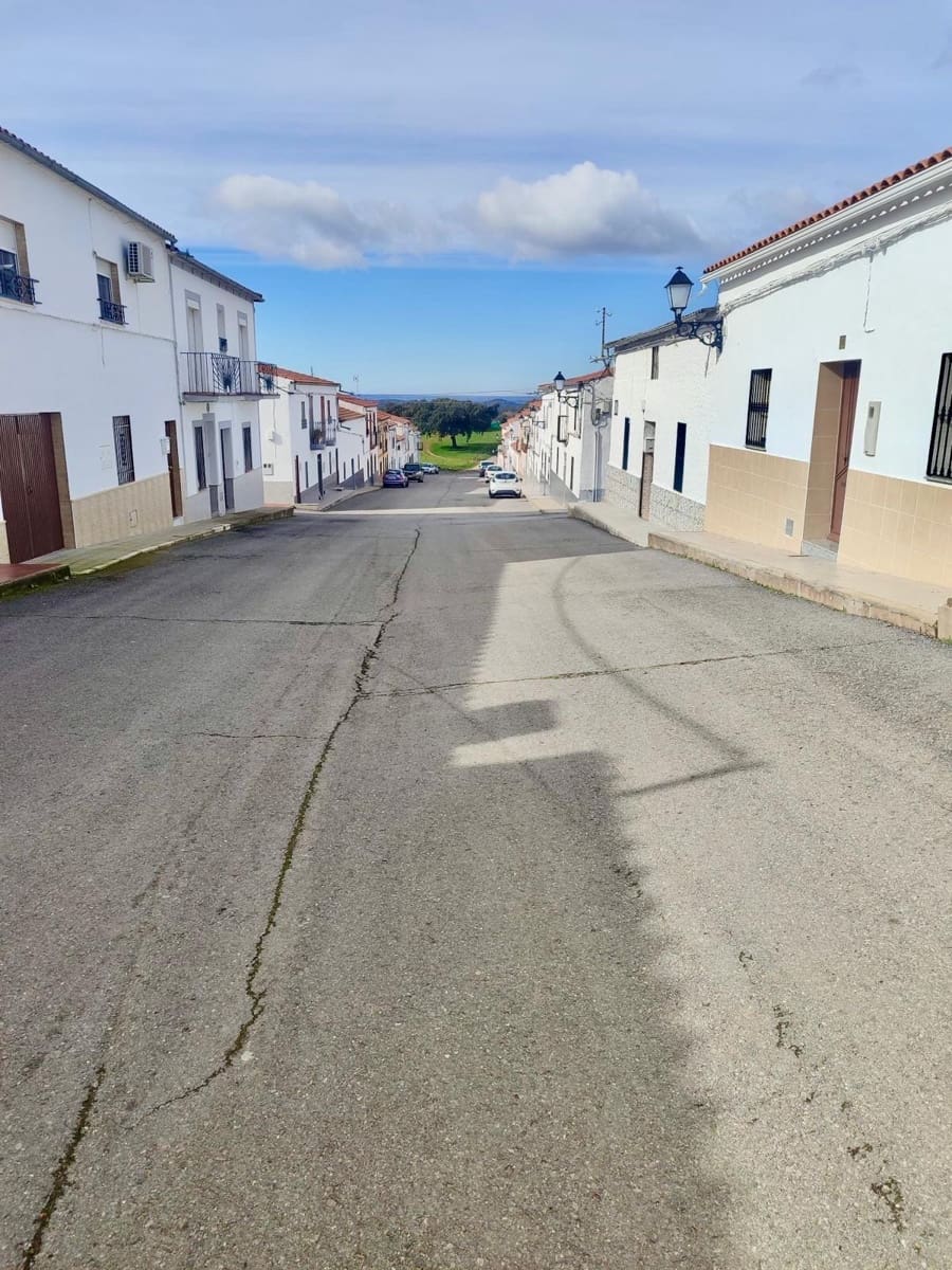 3 bedroom Townhouse for sale in Fuente Obejuna - € 50,000 (Ref: 9608153)