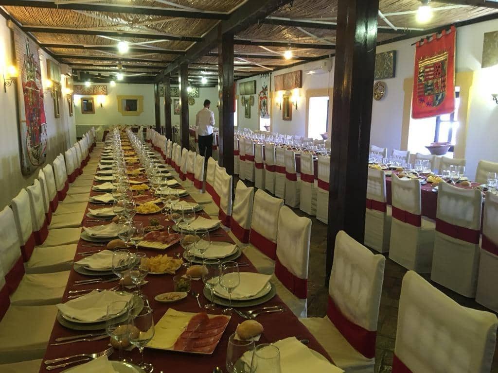 Restaurang/Bar till salu i Fernan Nunez med garage - 1 500 000 € (Ref: 9615616)