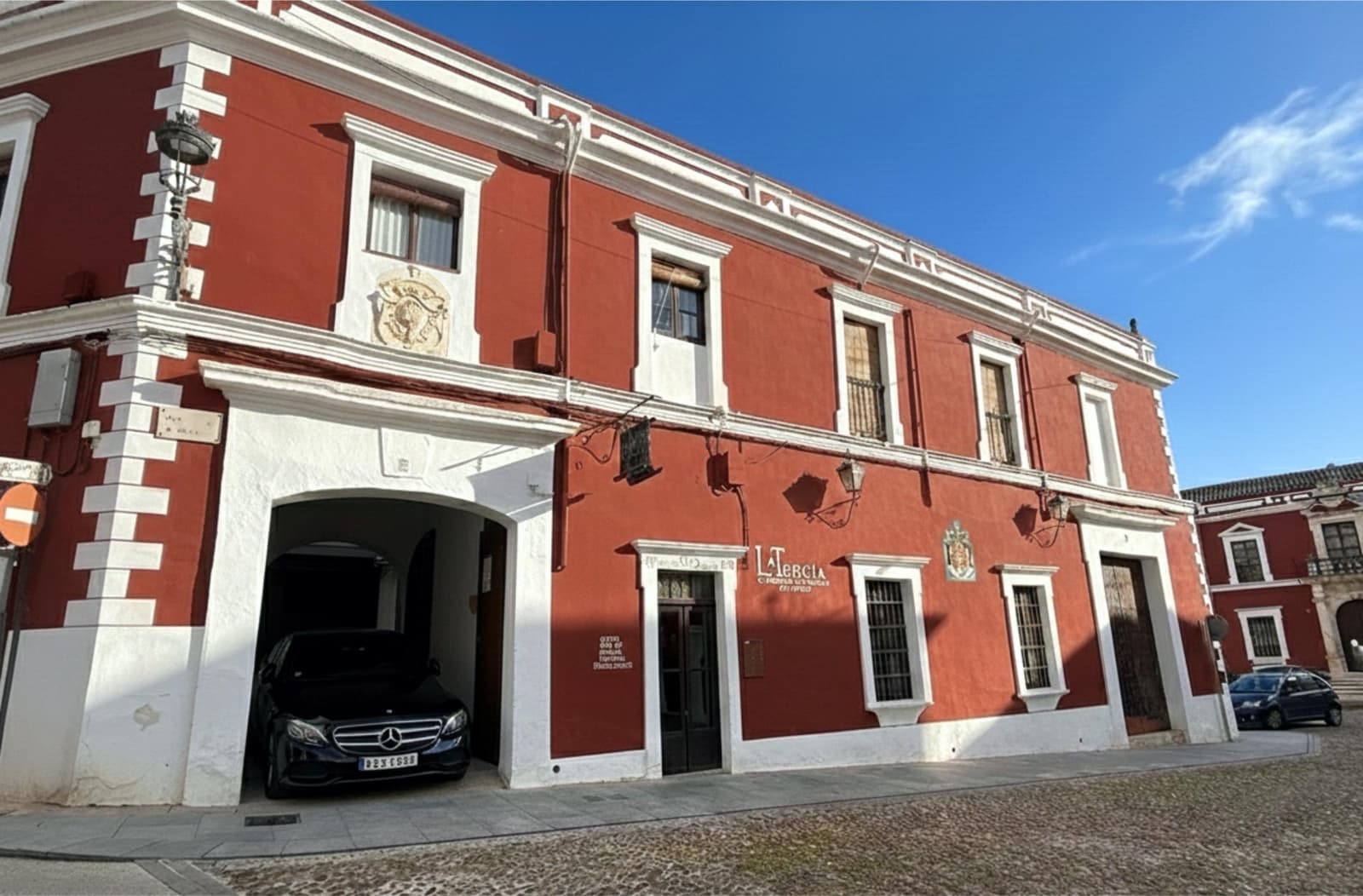 Restaurang/Bar till salu i Fernan Nunez med garage - 1 500 000 € (Ref: 9615616)