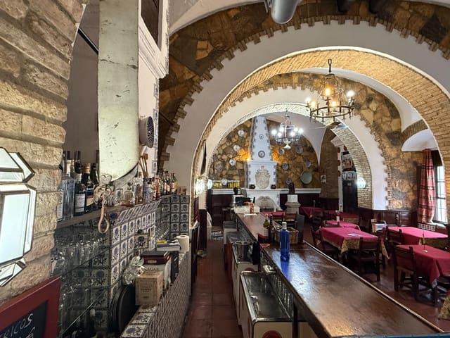 Restaurang/Bar till salu i Fernán Núñez med garage - 1 500 000 € (Ref: 9615616)