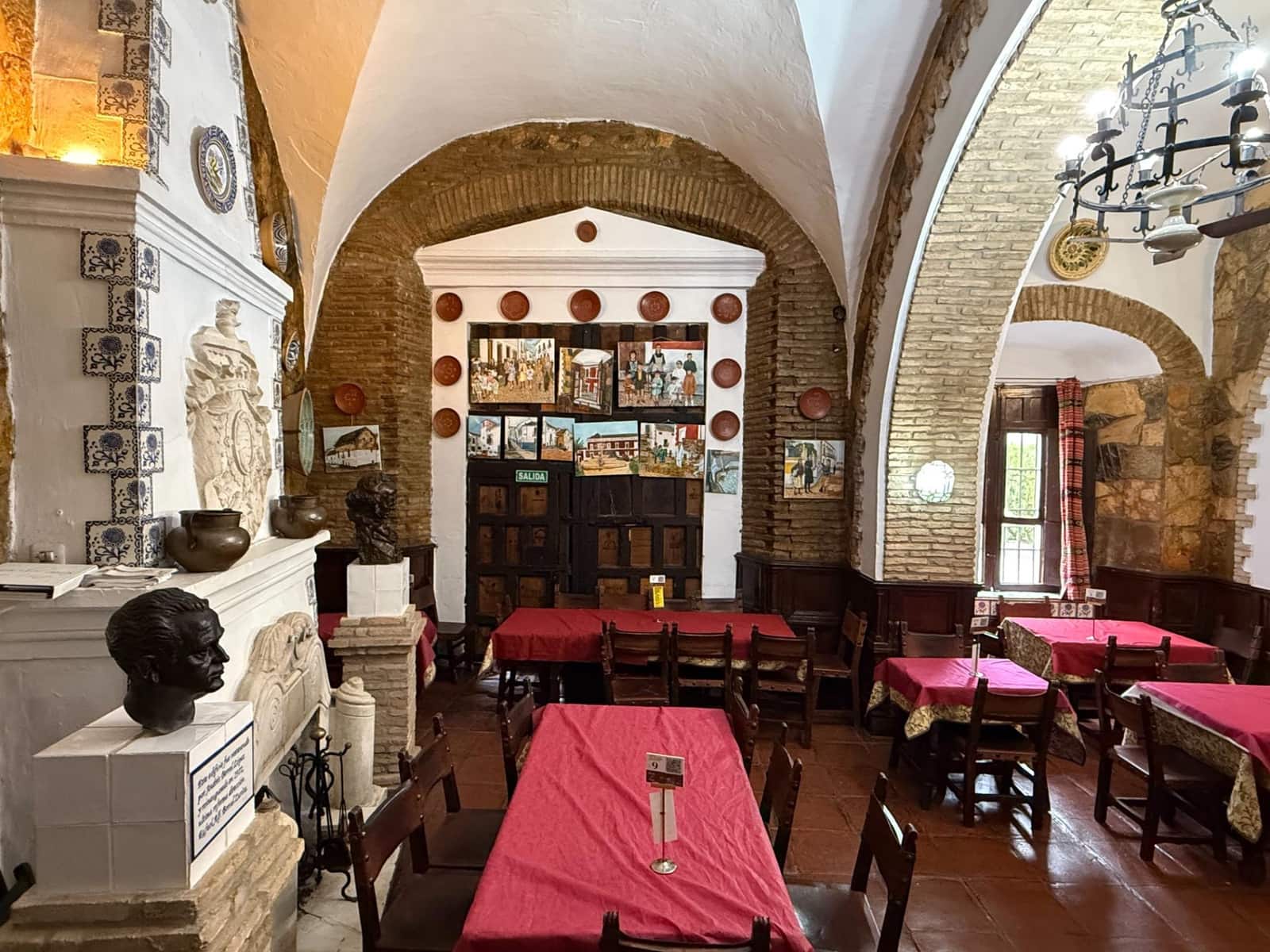 Restaurang/Bar till salu i Fernan Nunez med garage - 1 500 000 € (Ref: 9615616)