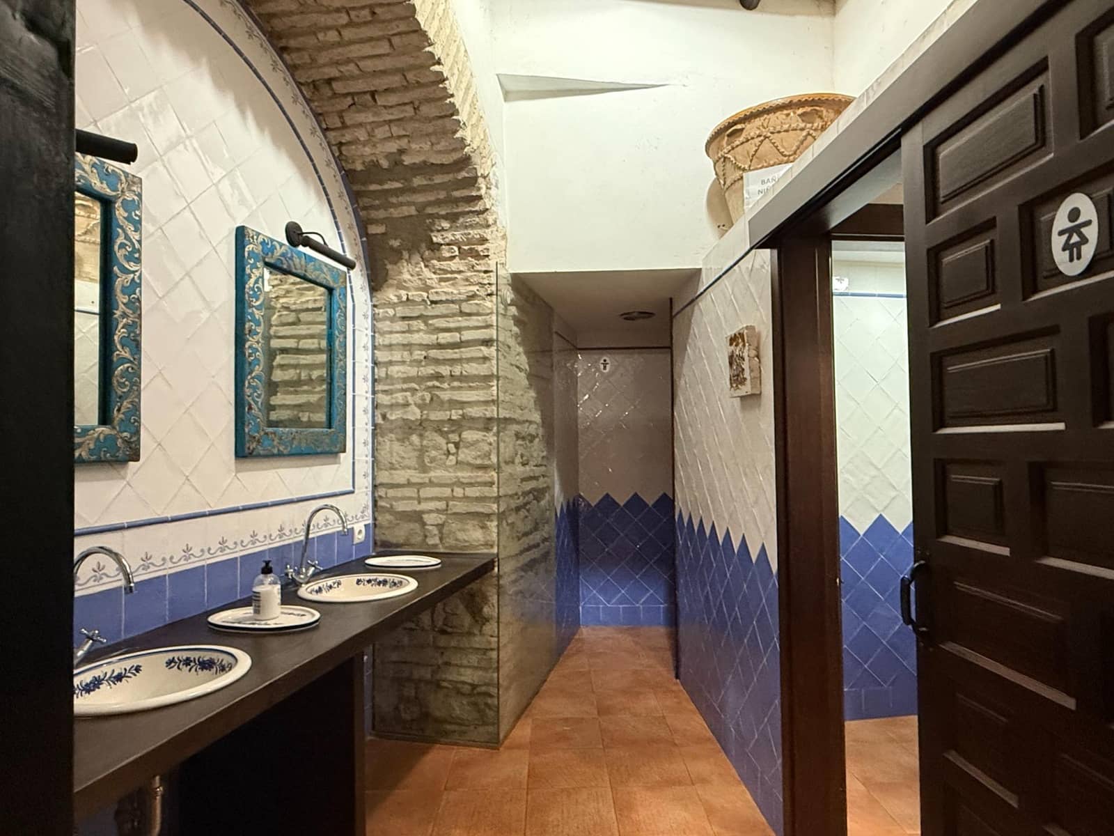 Restaurang/Bar till salu i Fernan Nunez med garage - 1 500 000 € (Ref: 9615616)