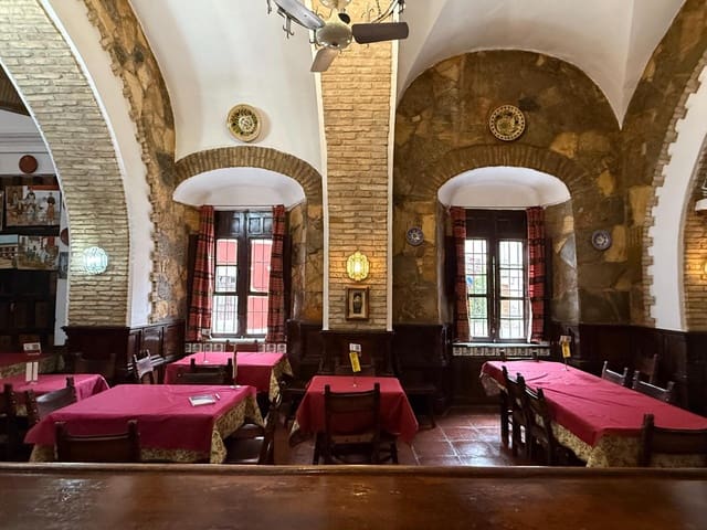 Restaurang/Bar till salu i Fernán Núñez med garage - 1 500 000 € (Ref: 9615616)
