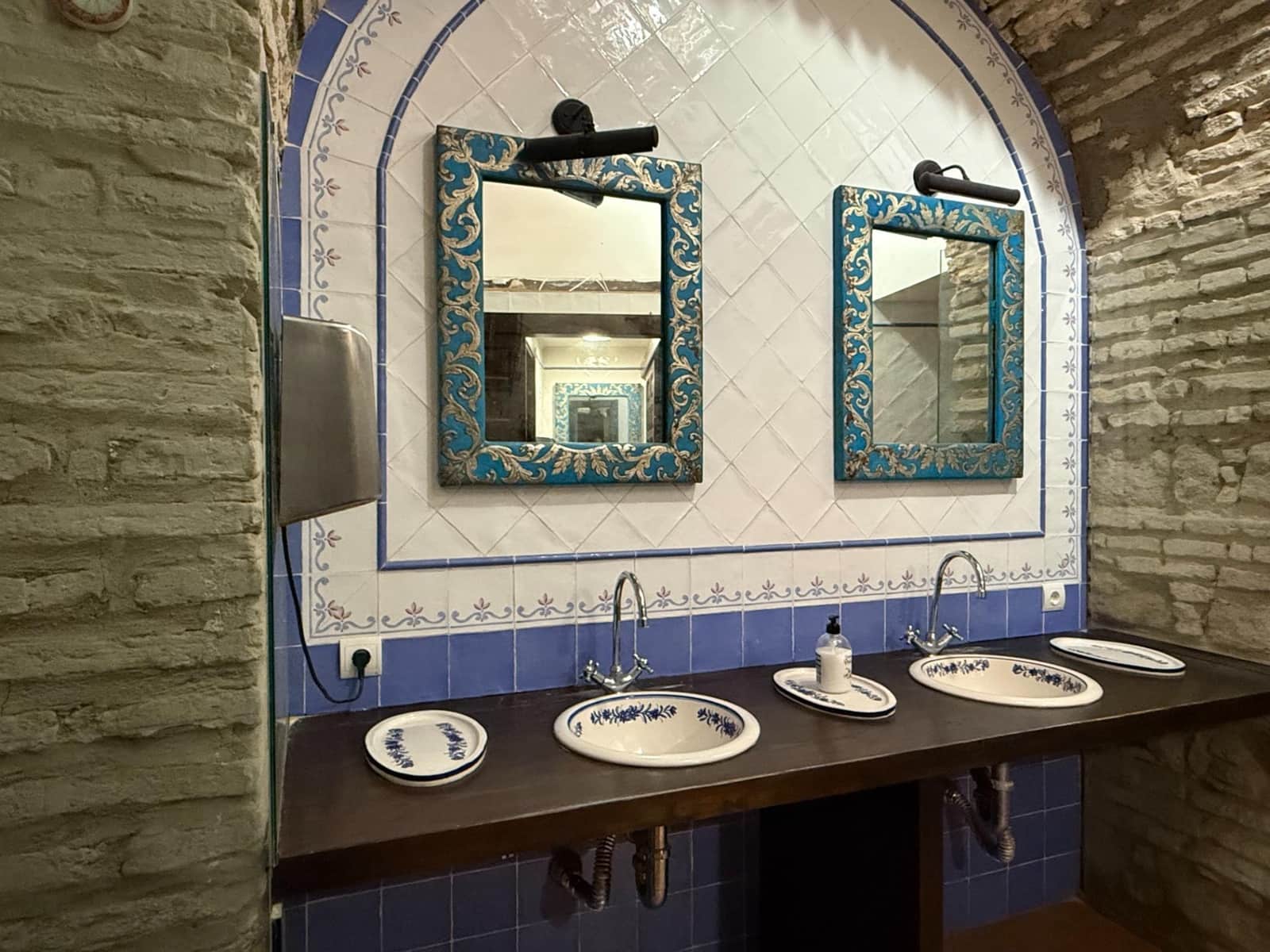 Restaurang/Bar till salu i Fernan Nunez med garage - 1 500 000 € (Ref: 9615616)