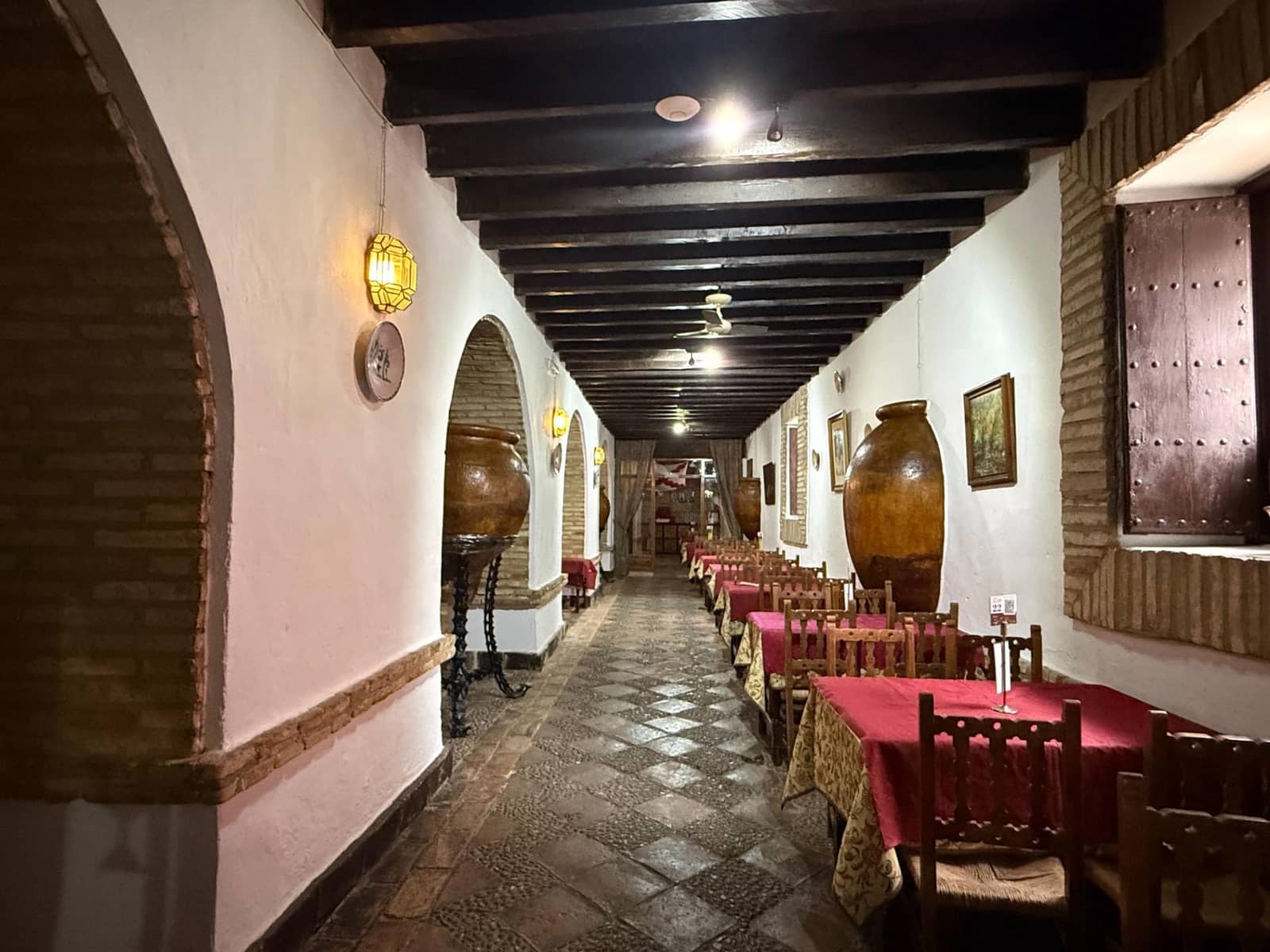 Restaurang/Bar till salu i Fernan Nunez med garage - 1 500 000 € (Ref: 9615616)