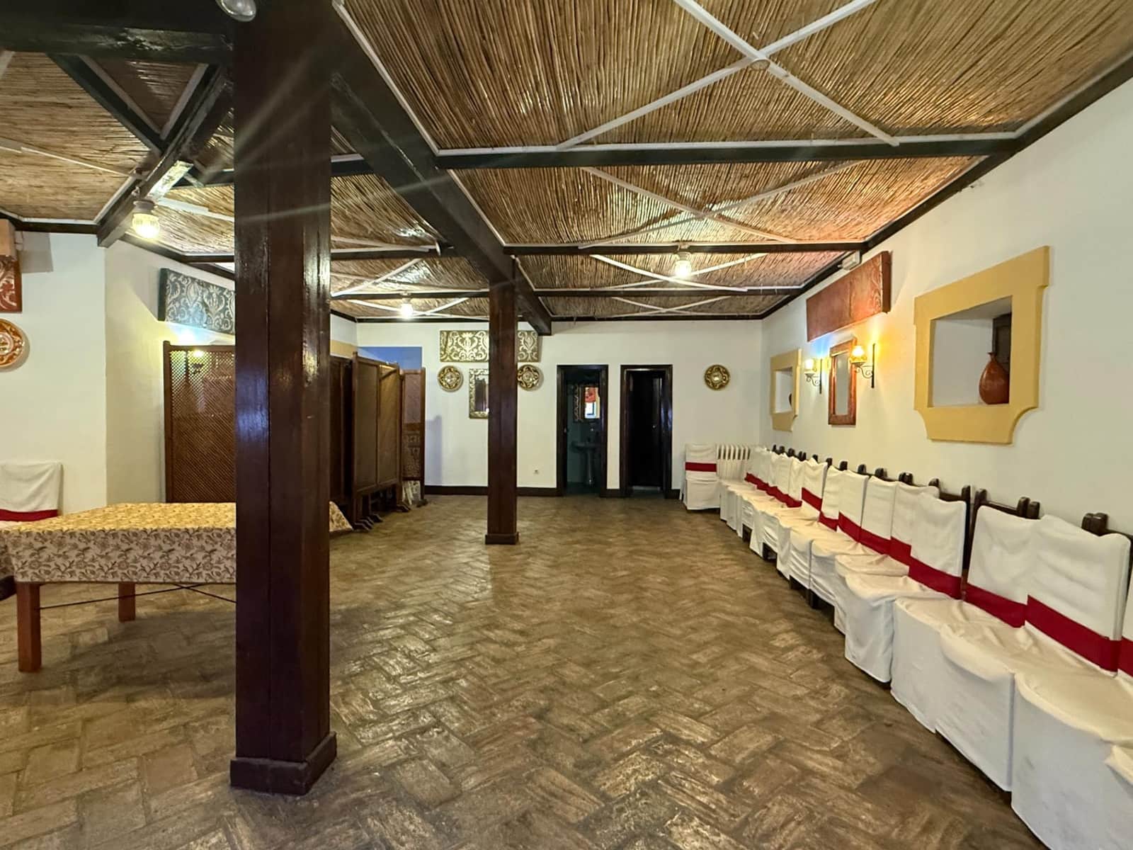 Restaurang/Bar till salu i Fernan Nunez med garage - 1 500 000 € (Ref: 9615616)