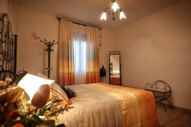 4 soveværelse Finca/Landehus til salg i Almodóvar del Río med swimmingpool garage - € 165.000 (Ref: 9622411)