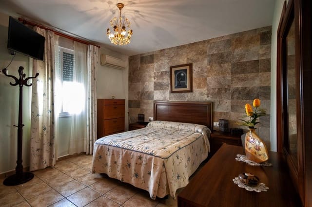 4 soveværelse Finca/Landehus til salg i Almodóvar del Río med swimmingpool garage - € 165.000 (Ref: 9622411)