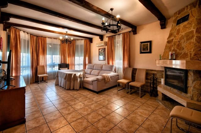 4 soveværelse Finca/Landehus til salg i Almodóvar del Río med swimmingpool garage - € 165.000 (Ref: 9622411)