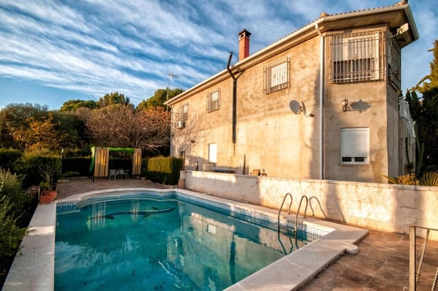 4 soveværelse Finca/Landehus til salg i Almodóvar del Río med swimmingpool garage - € 165.000 (Ref: 9622411)