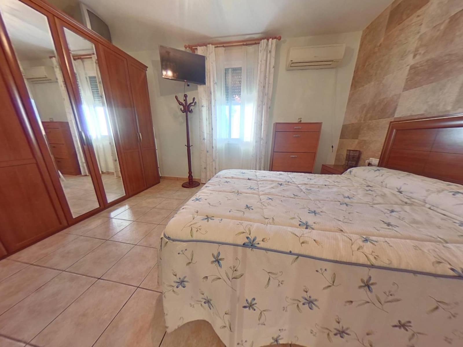 4 soveværelse Finca/Landehus til salg i Almodovar del Rio med swimmingpool garage - € 165.000 (Ref: 9622411)