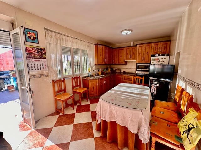 4 makuuhuone Omakotitalo myytävänä paikassa Fuente Obejuna mukana 
autotalli - 110 000 € (Ref: 9630109)