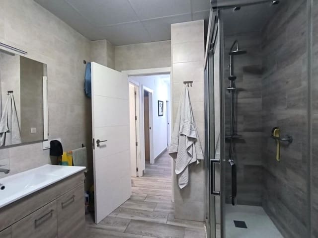 3 bedroom Flat for sale in Huerta de la Reina, Córdoba city - € 154,000 (Ref: 9637699)