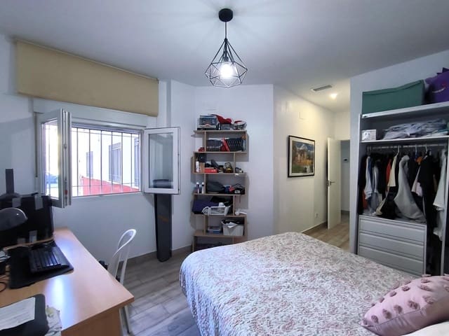 3 bedroom Flat for sale in Huerta de la Reina, Córdoba city - € 154,000 (Ref: 9637699)