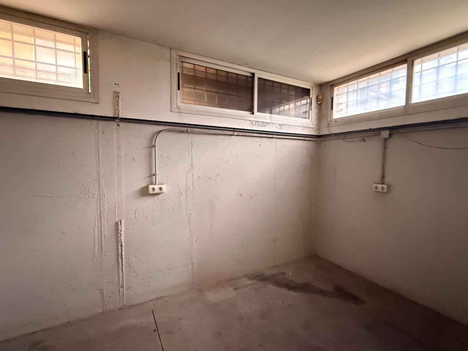 Erhverv til salg i Cordoba by med garage - € 790.000 (Ref: 9637702)