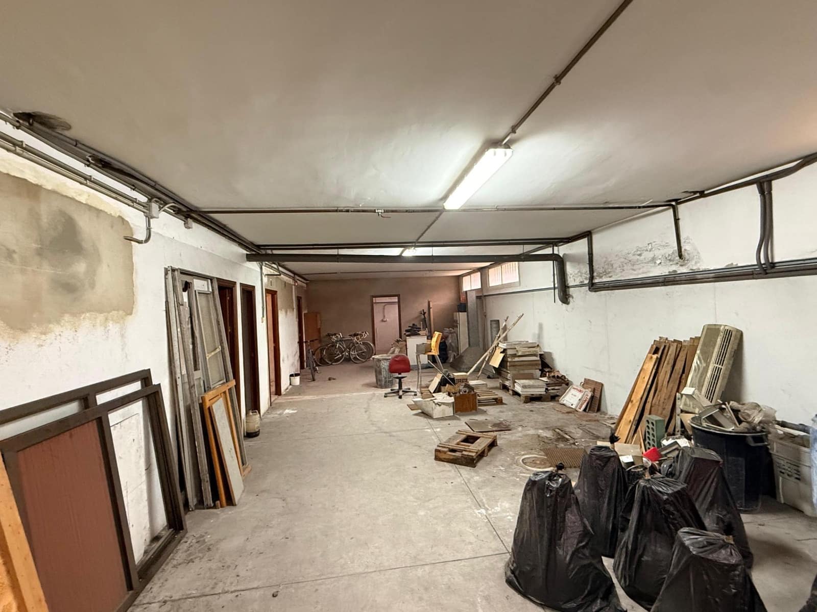 Erhverv til salg i Cordoba by med garage - € 790.000 (Ref: 9637702)