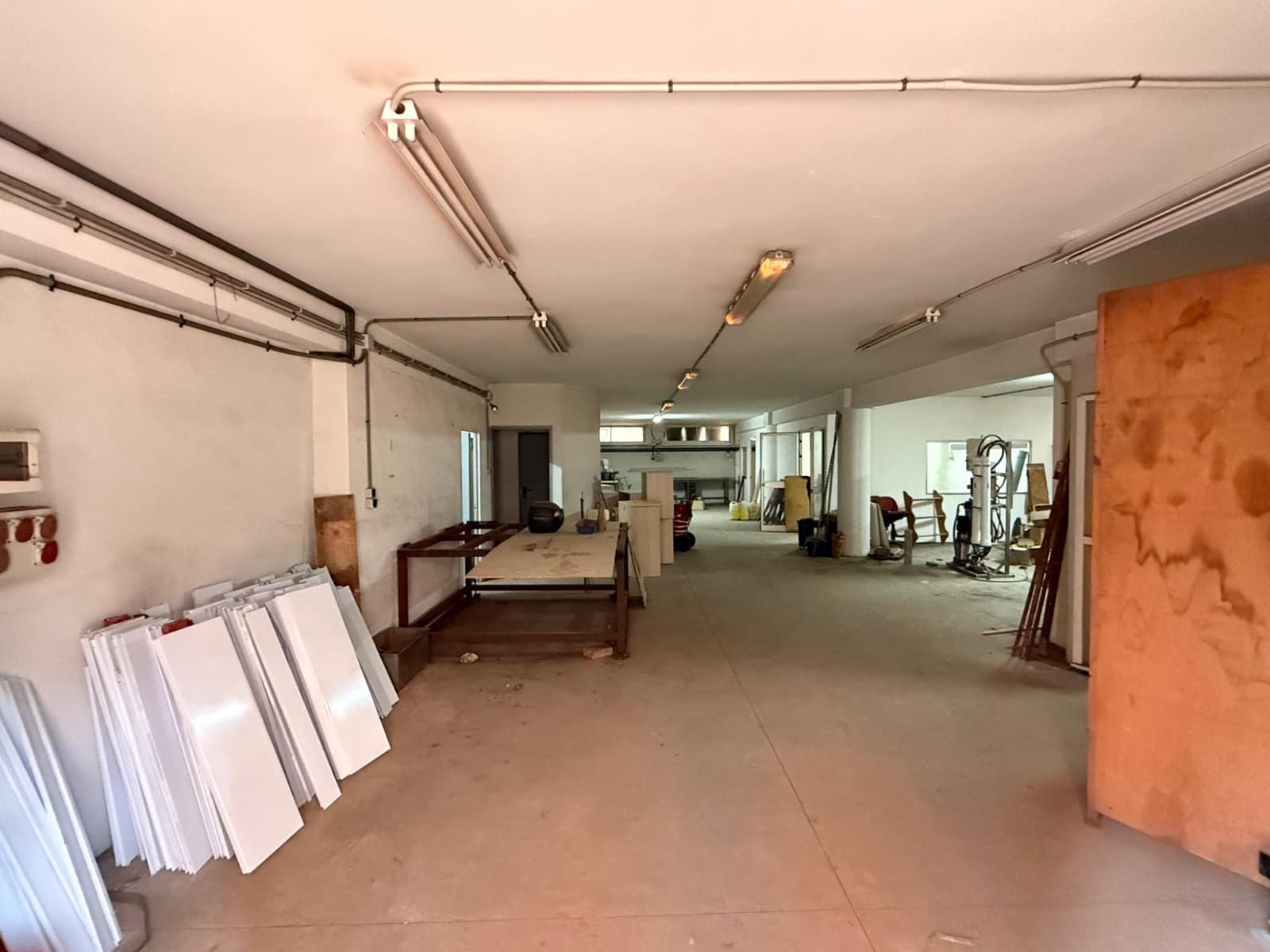 Erhverv til salg i Cordoba by med garage - € 790.000 (Ref: 9637702)