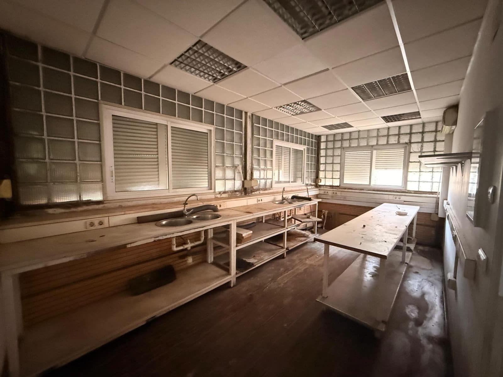 Erhverv til salg i Cordoba by med garage - € 790.000 (Ref: 9637702)