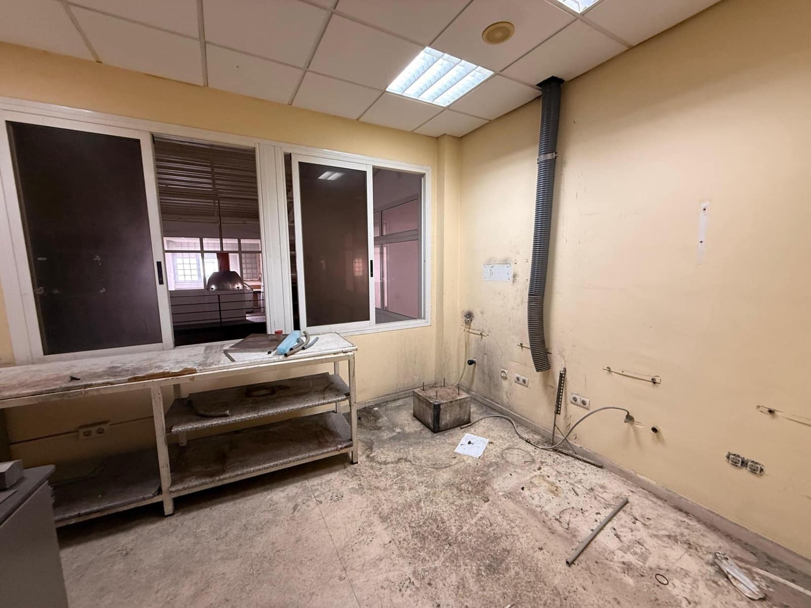 Erhverv til salg i Cordoba by med garage - € 790.000 (Ref: 9637702)