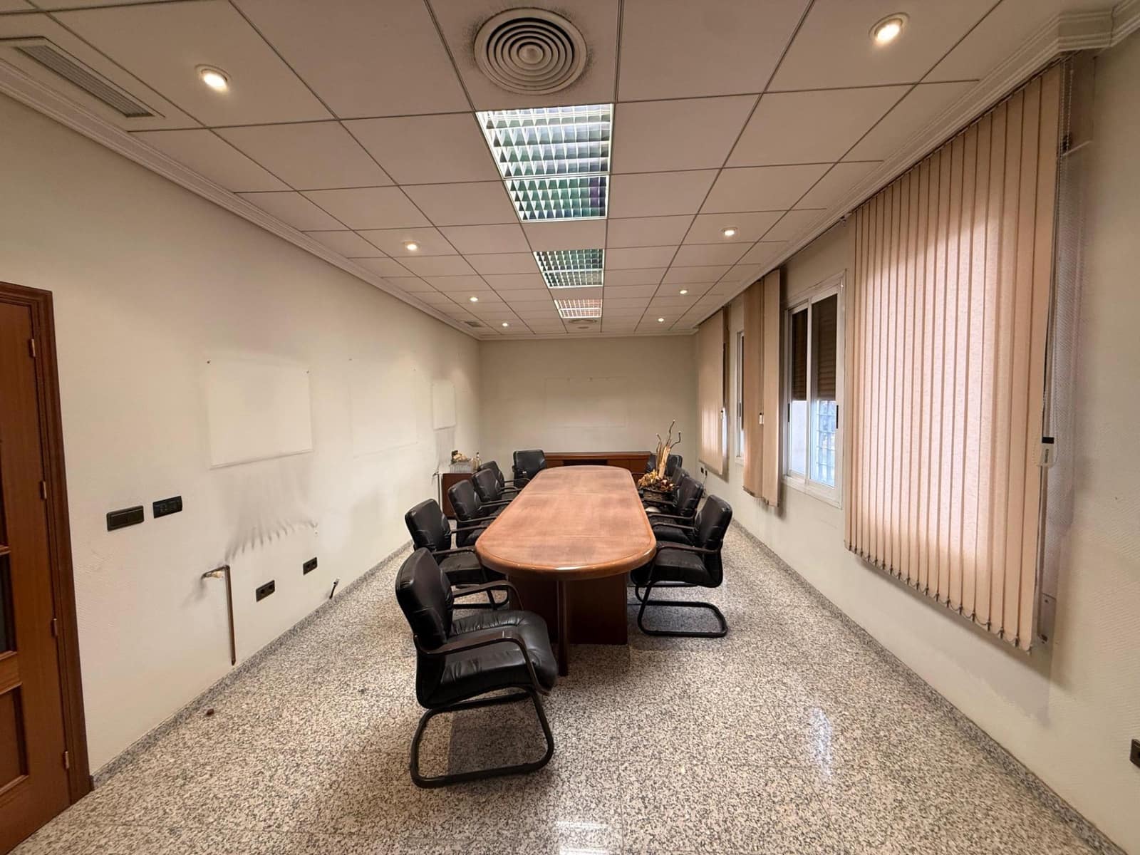 Erhverv til salg i Cordoba by med garage - € 790.000 (Ref: 9637702)