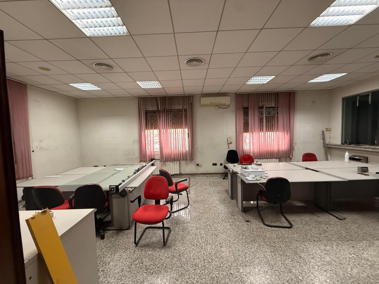 Erhverv til salg i Cordoba by med garage - € 790.000 (Ref: 9637702)