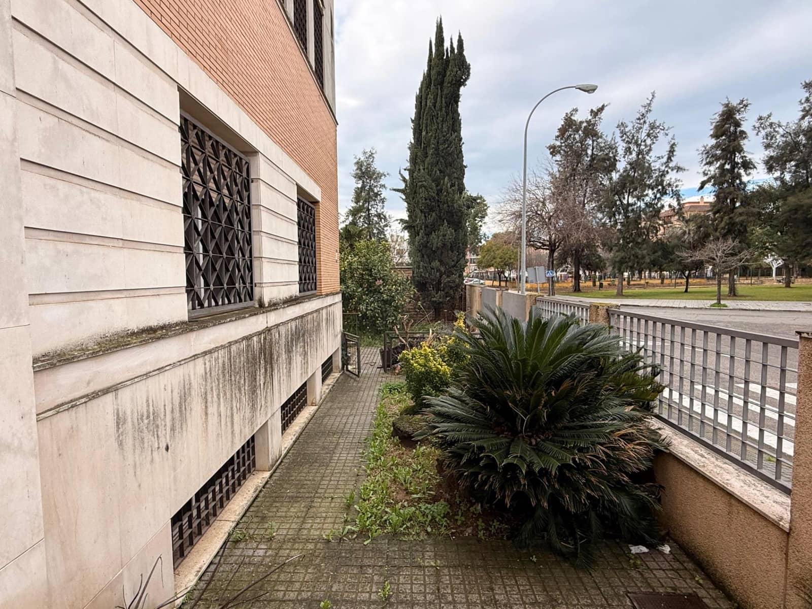 Erhverv til salg i Cordoba by med garage - € 790.000 (Ref: 9637702)