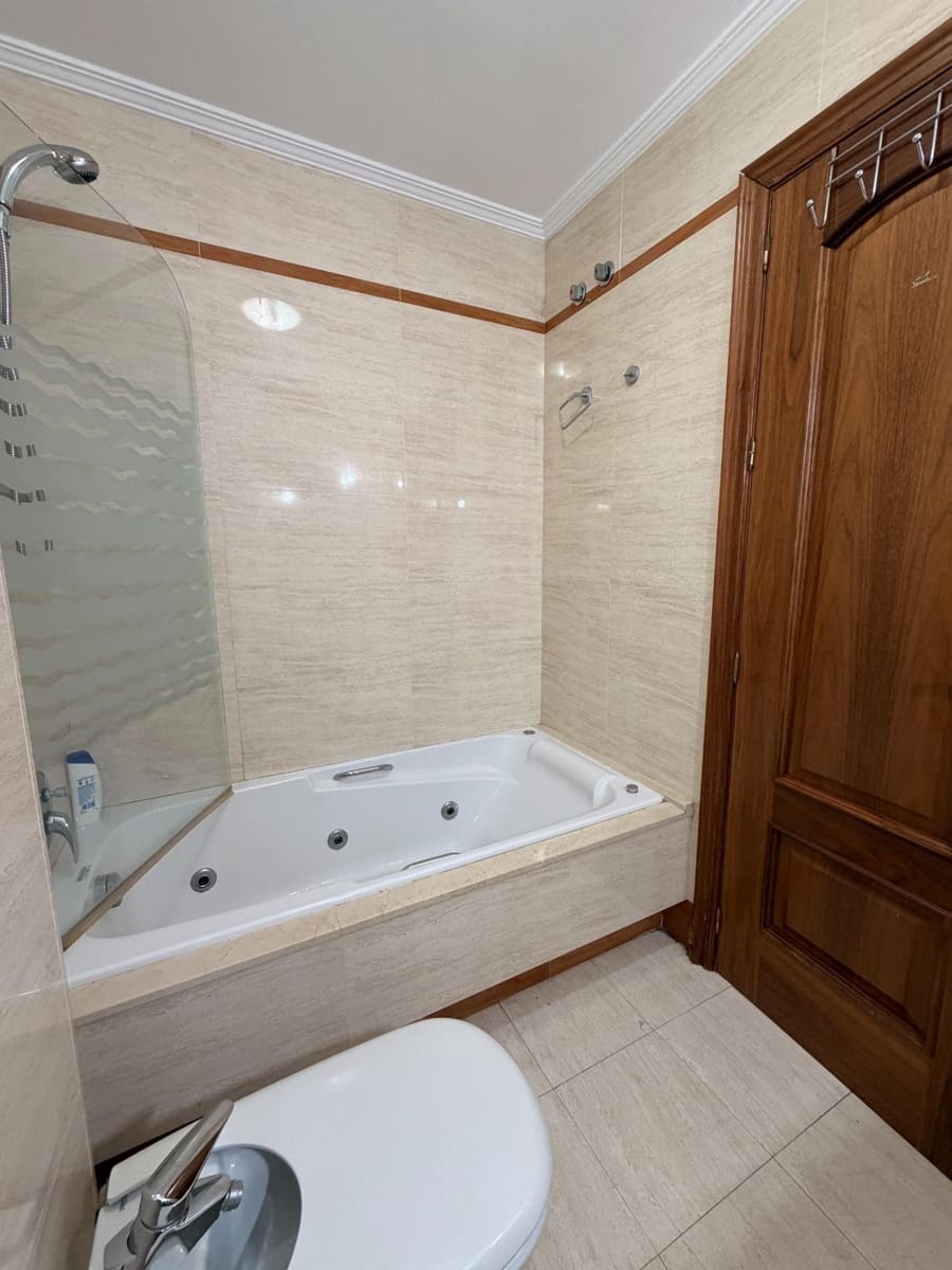 4 sypialnia Mieszkanie na sprzedaż w Miasto Kordoba z garażem - 370 000 € (Ref: 9645120)