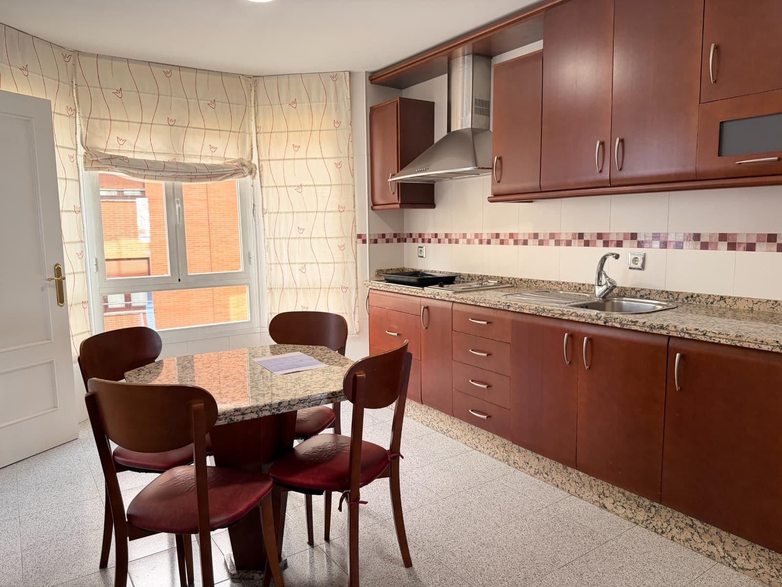 4 sypialnia Mieszkanie na sprzedaż w Miasto Kordoba z garażem - 370 000 € (Ref: 9645120)