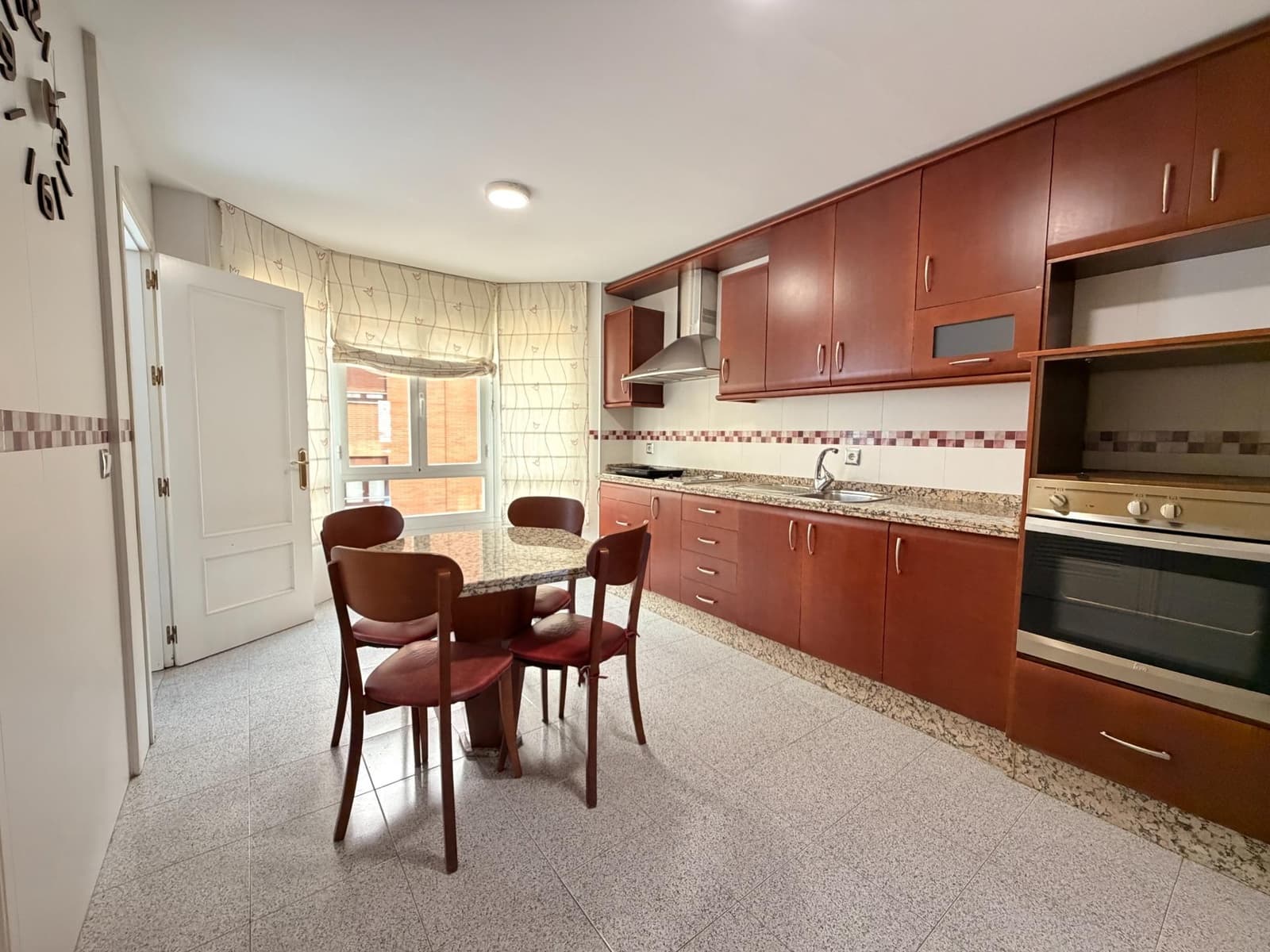 4 sypialnia Mieszkanie na sprzedaż w Miasto Kordoba z garażem - 370 000 € (Ref: 9645120)