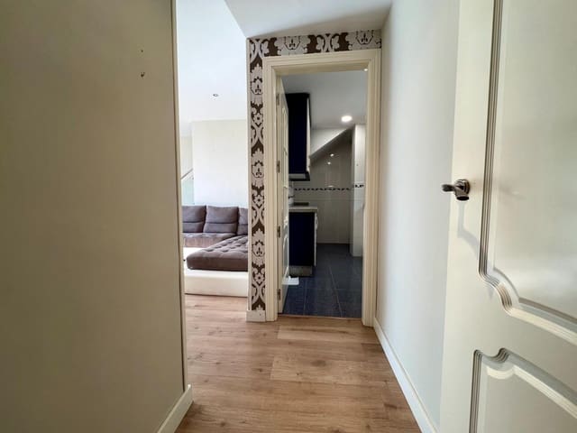 3 makuuhuone Huoneisto myytävänä paikassa Los Boliches , Fuengirola mukana 
autotalli - 330 000 € (Ref: 9648256)