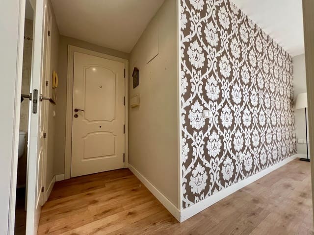 3 makuuhuone Huoneisto myytävänä paikassa Los Boliches , Fuengirola mukana 
autotalli - 330 000 € (Ref: 9648256)