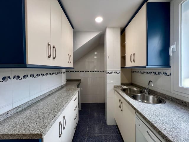 3 makuuhuone Huoneisto myytävänä paikassa Los Boliches , Fuengirola mukana 
autotalli - 330 000 € (Ref: 9648256)