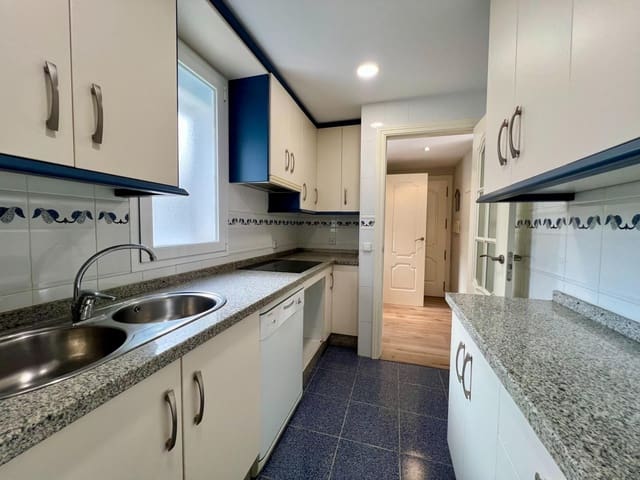 3 makuuhuone Huoneisto myytävänä paikassa Los Boliches , Fuengirola mukana 
autotalli - 330 000 € (Ref: 9648256)